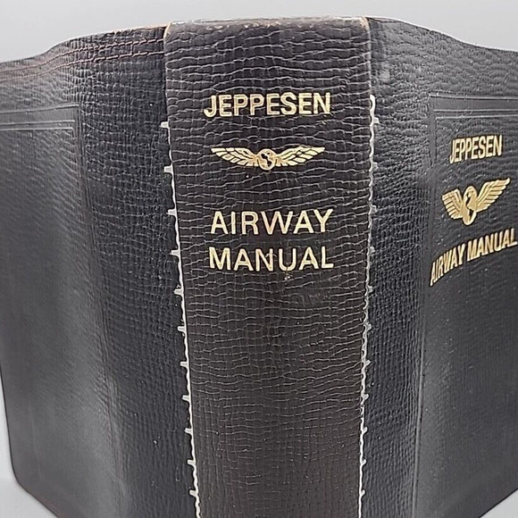 Jeppesen Airway Manual 7-Ring Spiral Binder with Plastic Protector Pages Vintage - Picture 3 of 12